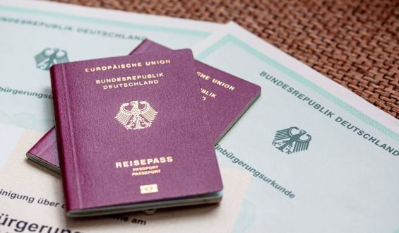 Polizei deckt Betrug bei Einbürgerungstests auf