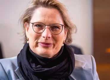 Justizministerin bekräftigt Unterstützung für Den Haag