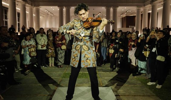 Erleben Sie ein Konzert von Iskandar Widjaja am Valentinstag