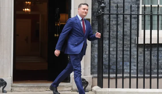 Britischer Minister tritt zurück und erhöht Druck auf Premier Starmer