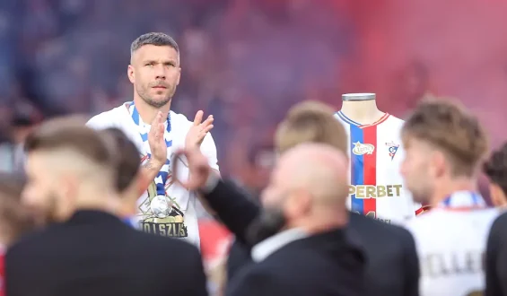 Lukas Podolski verabschiedet sich feierlich und startet neue Karriere