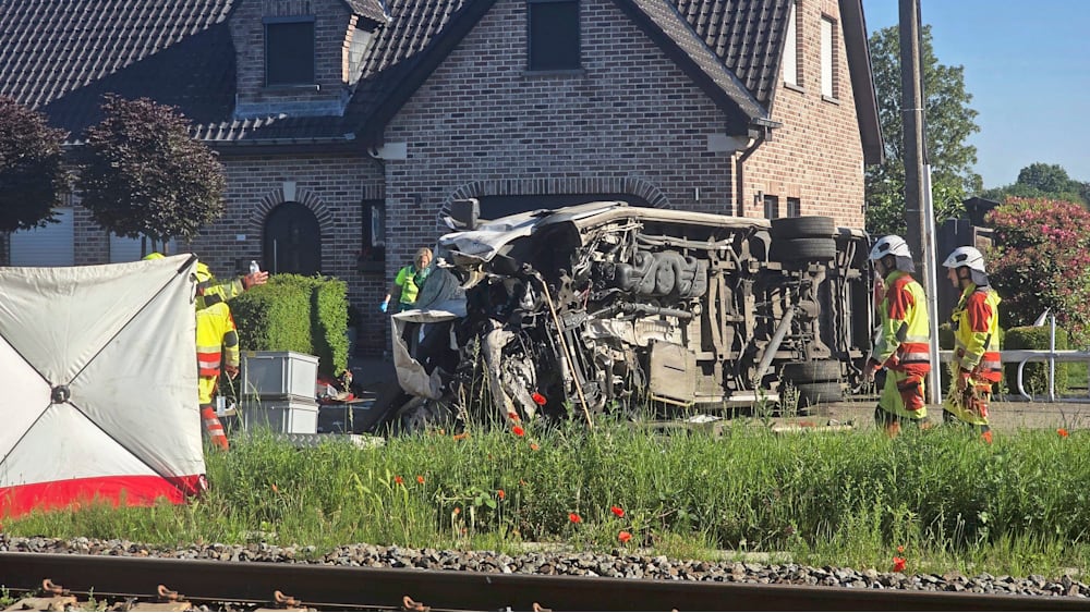 Tragödie in Belgien: Schulbus und Zug kollidieren an Bahnübergang