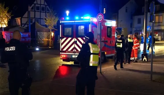 Jugendlicher bei Stadtfest in NRW durch Messerattacke verletzt
