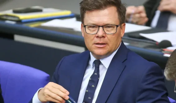 Umweltminister plant Verbot von Einweg-Vapes: Brandgefahr im Fokus