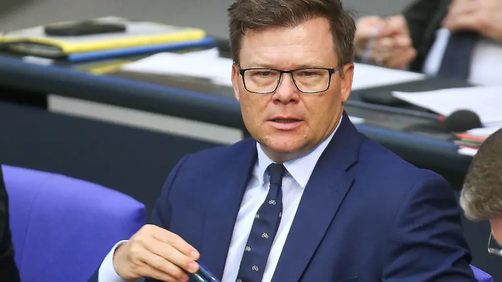 Umweltminister plant Verbot von Einweg-Vapes: Brandgefahr im Fokus