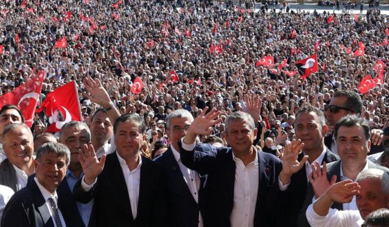 Machtkampf in der türkischen Oppositionspartei CHP: Özel gegen Kilicdaroglu