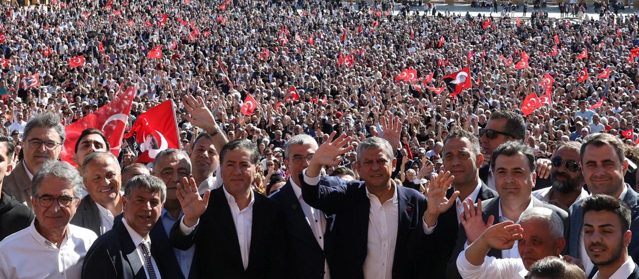 Machtkampf in der türkischen Oppositionspartei CHP: Özel gegen Kilicdaroglu