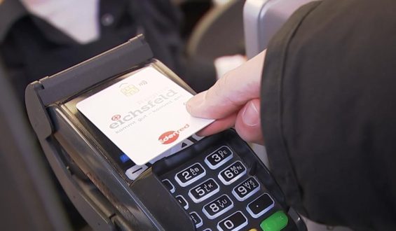 Die Bezahlkarte für Asylbewerber: Bilanz nach zwei Jahren