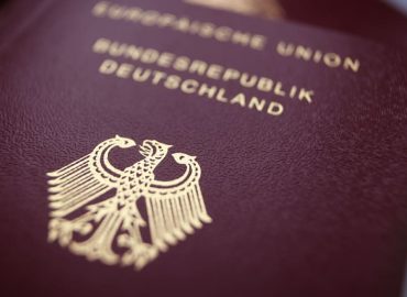 Einbürgerungen in Deutschland steigen auf Rekordwert