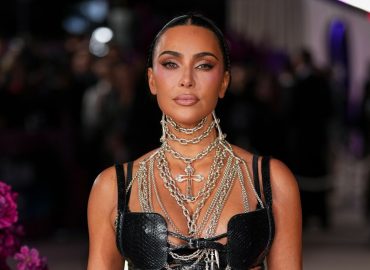 Falsche Todesmeldung von Charles III., Kim Kardashians Pillenkonsum, Armin Laschet als Aalkönig, Brustkrebsdiagnose von Vanessa Trump