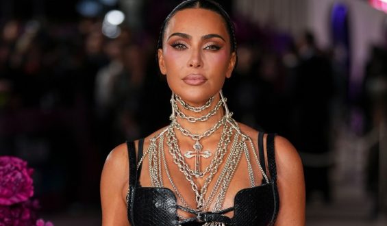 Falsche Todesmeldung von Charles III., Kim Kardashians Pillenkonsum, Armin Laschet als Aalkönig, Brustkrebsdiagnose von Vanessa Trump