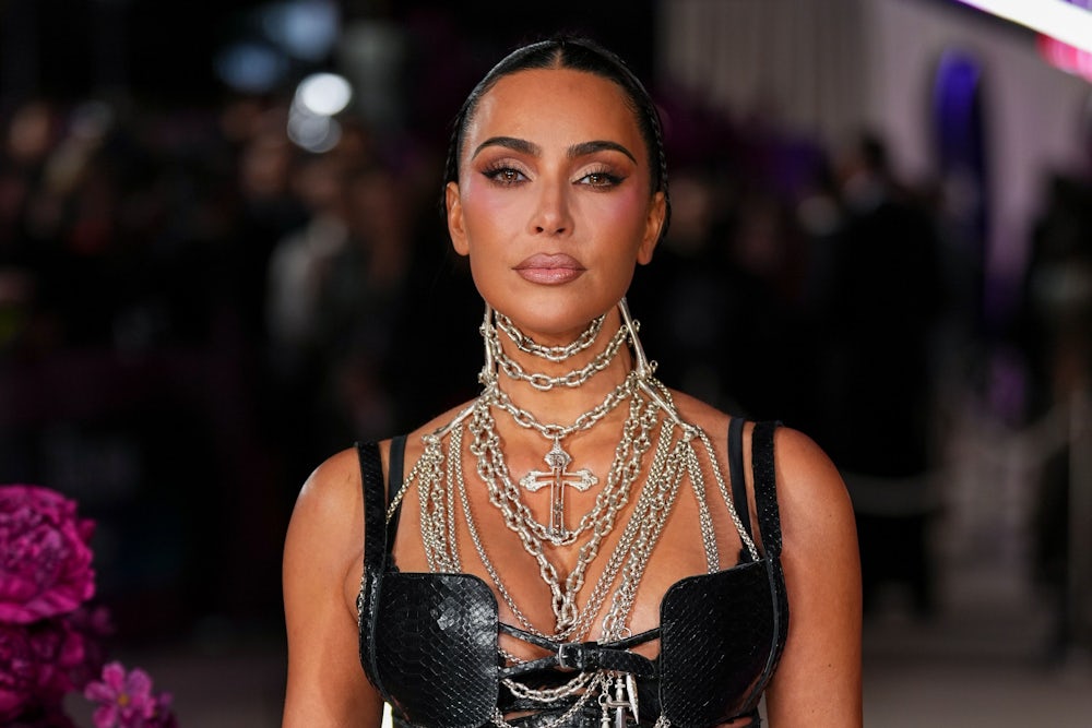 Falsche Todesmeldung von Charles III., Kim Kardashians Pillenkonsum, Armin Laschet als Aalkönig, Brustkrebsdiagnose von Vanessa Trump