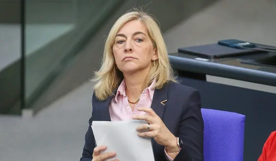 Pflegebeiträge für Kinderlose sollen steigen