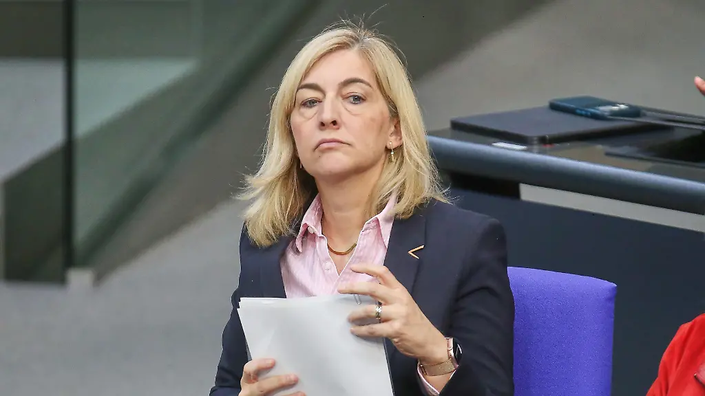 Pflegebeiträge für Kinderlose sollen steigen