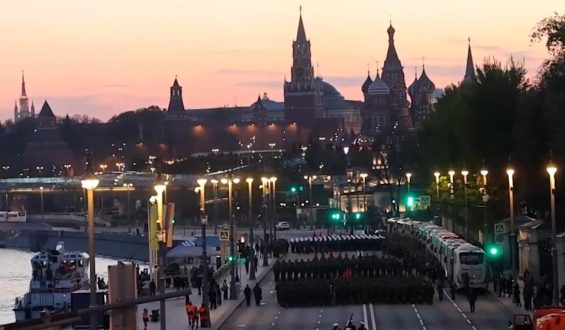 Putins Parade ohne übliche Waffenpräsentation