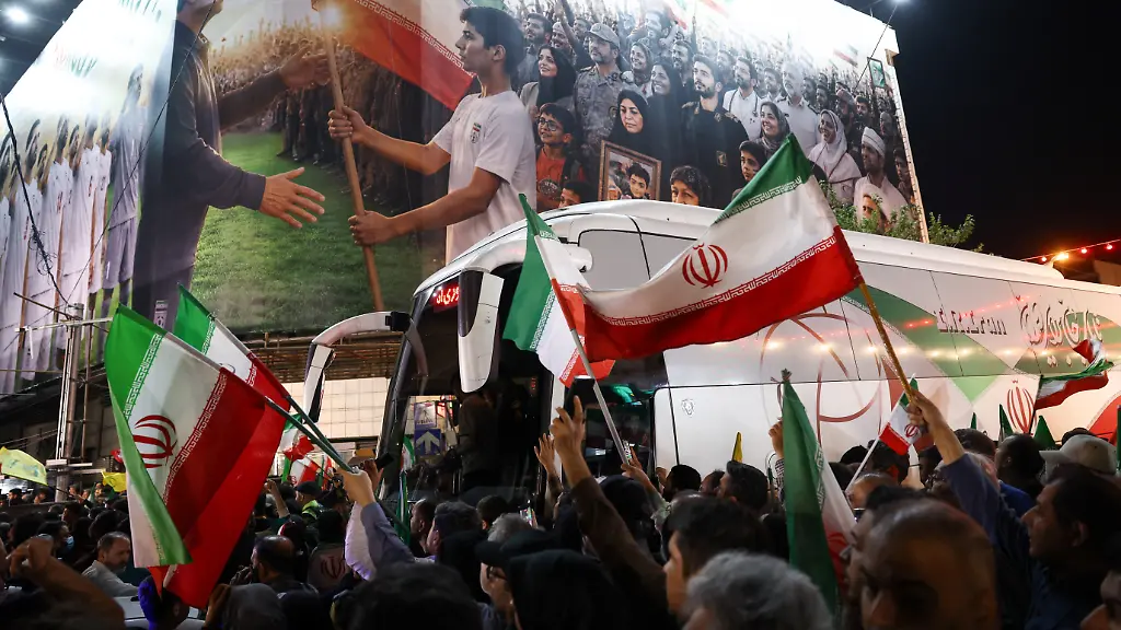 Iranische Nationalmannschaft vor WM im Fokus der Politik