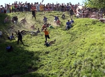 Deutscher gewinnt skurriles Käserennen in England