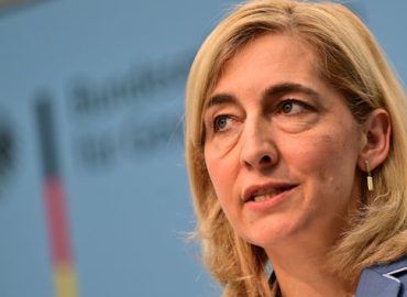 Pflegeversicherung und Gesundheitswesen: Herausforderungen und Reformen