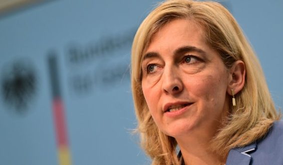 Pflegeversicherung und Gesundheitswesen: Herausforderungen und Reformen