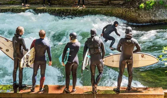 München erlaubt erneut Surfen auf der Eisbachwelle