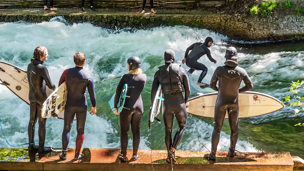München erlaubt erneut Surfen auf der Eisbachwelle