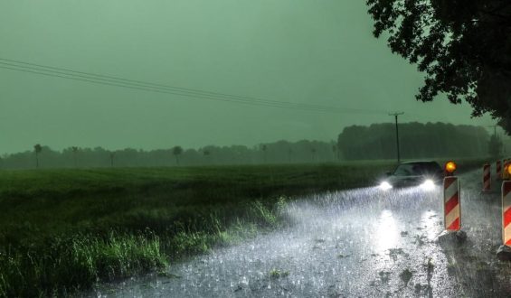 Unwetter im Norden und Westen Deutschlands führen zu zahlreichen Feuerwehreinsätzen