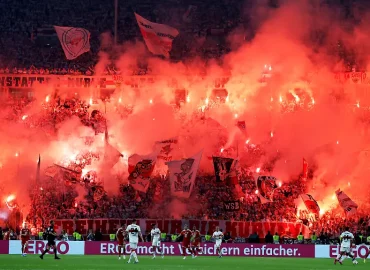 DFB ermittelt: FC Bayern und VfB drohen Strafen nach Fanprotesten