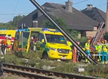 Unfall in Buggenhout: Schulbus kollidiert mit Zug