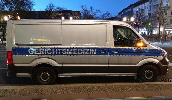 Älterer Mann wegen Mordverdachts an Ehefrau in Berlin festgenommen