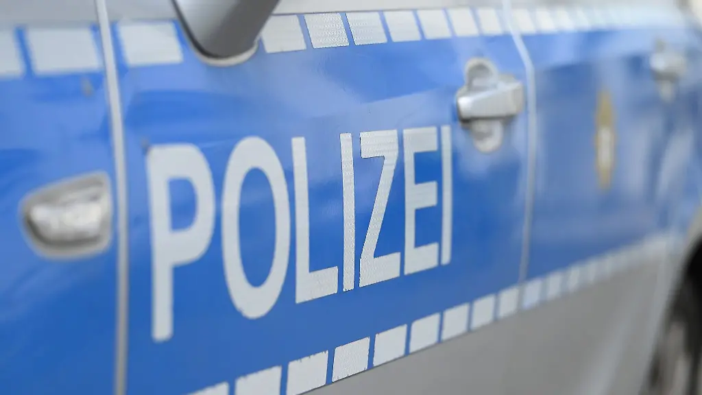 Schwere Verletzungen nach Sturz aus Fenster in Berlin