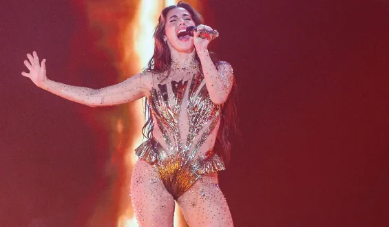 Sarah Engels beim Sprung zum Eurovision Song Contest