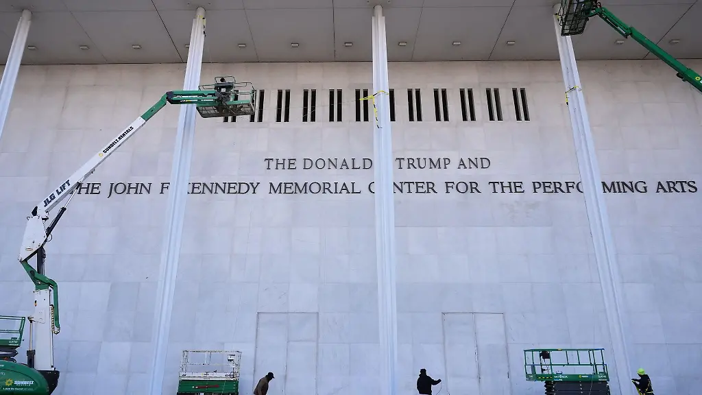 Trump entfernt seinen Namen vom Kennedy Center nach Gerichtsurteil