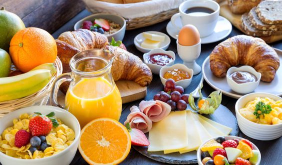 Tablette oder Teller: Cholesterinspiegel durch Frühstück senken