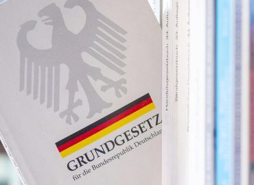 77 Jahre Grundgesetz: Vom Neuanfang zur Stabilität