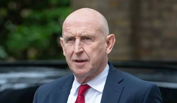 GPS-Störung bei Flug des britischen Verteidigungsministers in der Nähe Russlands