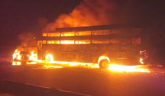 Unfall auf Autobahn in Indien