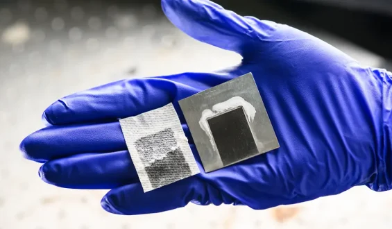Neue Methode gewinnt Trinkwasser und Lithium aus Meerwasser