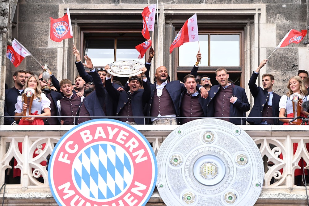 FC Bayern feiert Meisterschaft im Münchner Rathaus