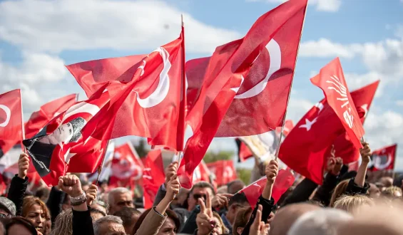 Politische Spannungen in Izmir: Bürgermeister der Oppositionspartei CHP festgenommen