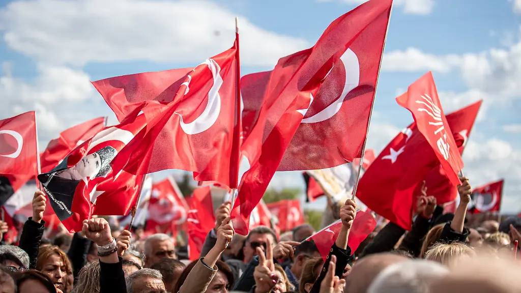 Politische Spannungen in Izmir: Bürgermeister der Oppositionspartei CHP festgenommen