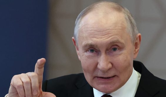 Putin schlägt Schröder als Vermittler im Ukraine-Konflikt vor