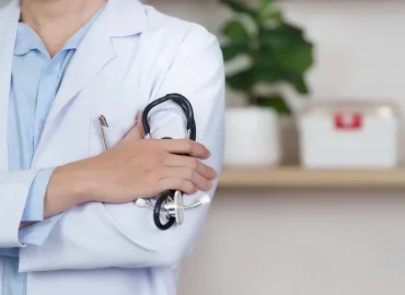 Warken warnt vor Einschnitten im Gesundheitswesen