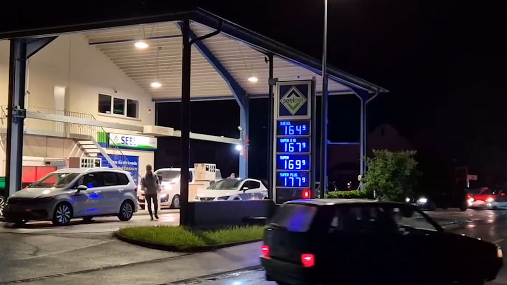 Spritwunder in Bayern: Autofahrer stürmen 1,64-Euro-Diesel-Tankstelle