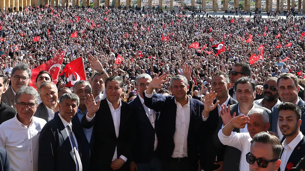 Proteste nach Absetzung von CHP-Chef in Ankara