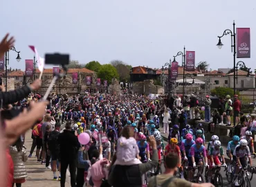 Giro-Auftakt von Massensturz überschattet