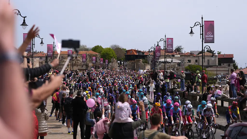Giro-Auftakt von Massensturz überschattet