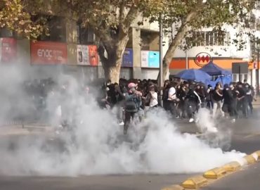 Massive Ausschreitungen in Chile: Studierendenproteste gegen die Polizei