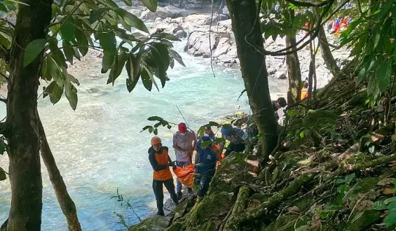 Tragödie auf der Insel Flores: Zwei Touristen sterben beim Einsturz einer Hängebrücke