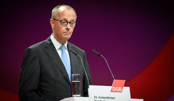Buh-Rufe und Pfiffe für Kanzler Merz auf dem DGB-Bundeskongress