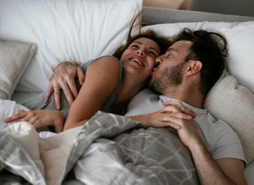 Erdbeben im Körper: Das passiert mit uns, wenn wir Sex haben